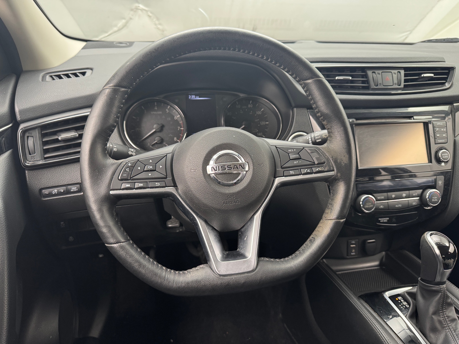 Thumbnail: 2017 Nissan Rogue Sport - 4