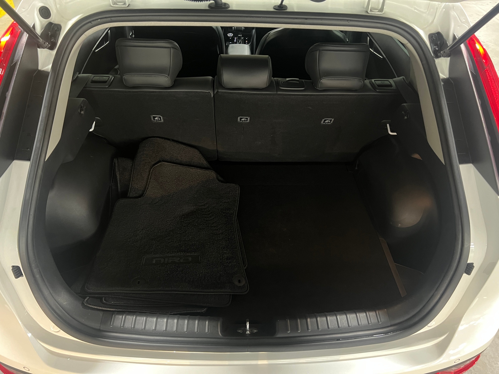 Thumbnail: 2023 Kia Niro - 6