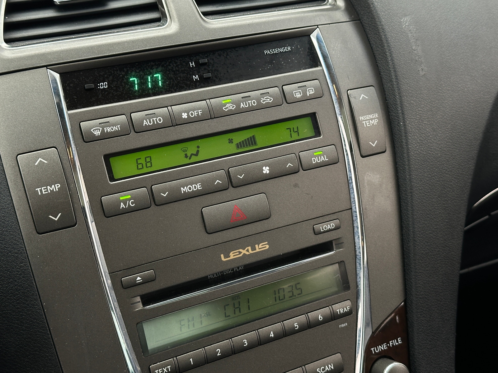 Thumbnail: 2011 Lexus ES - 3