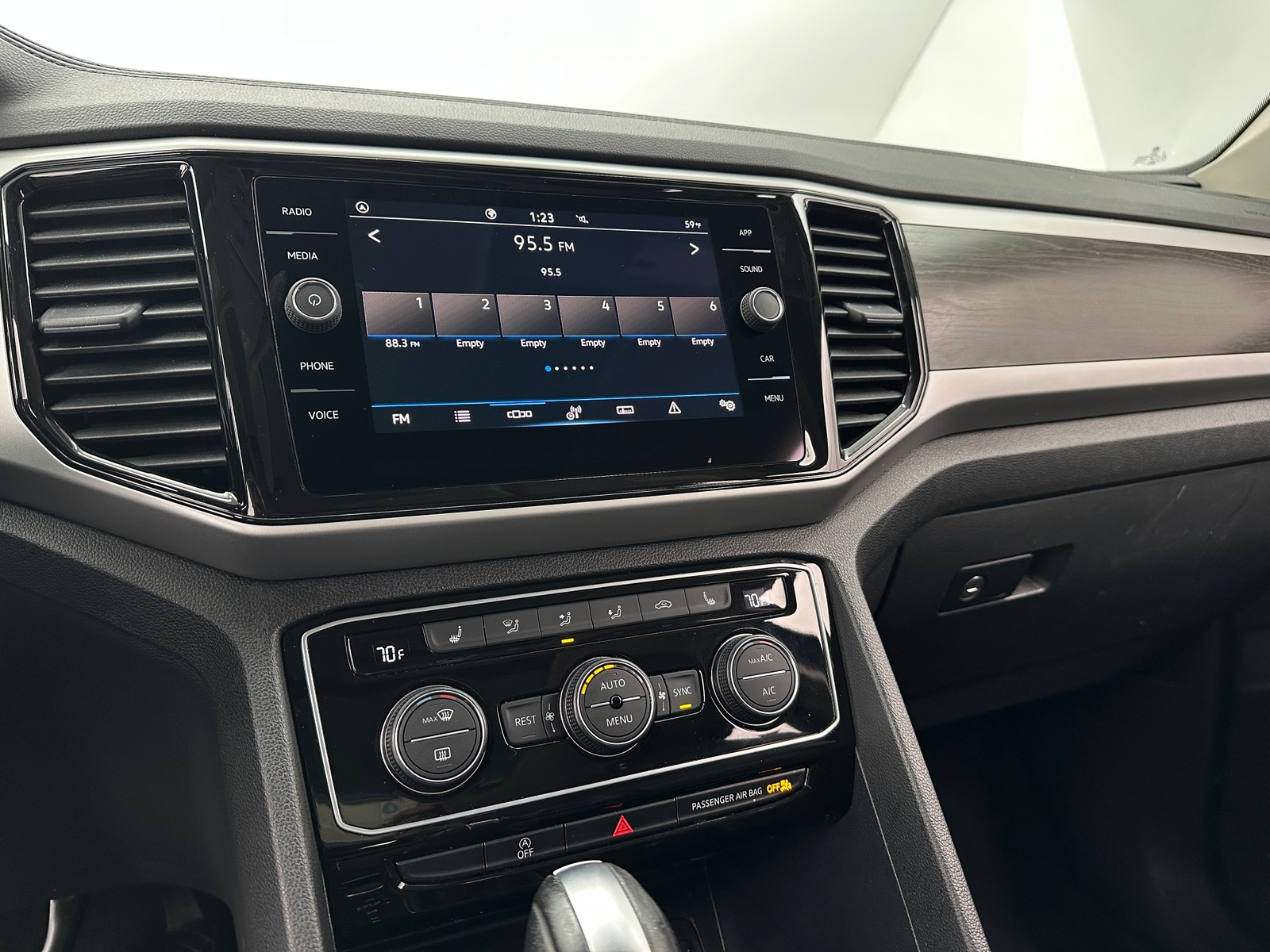 Thumbnail: 2023 Volkswagen Atlas - 4