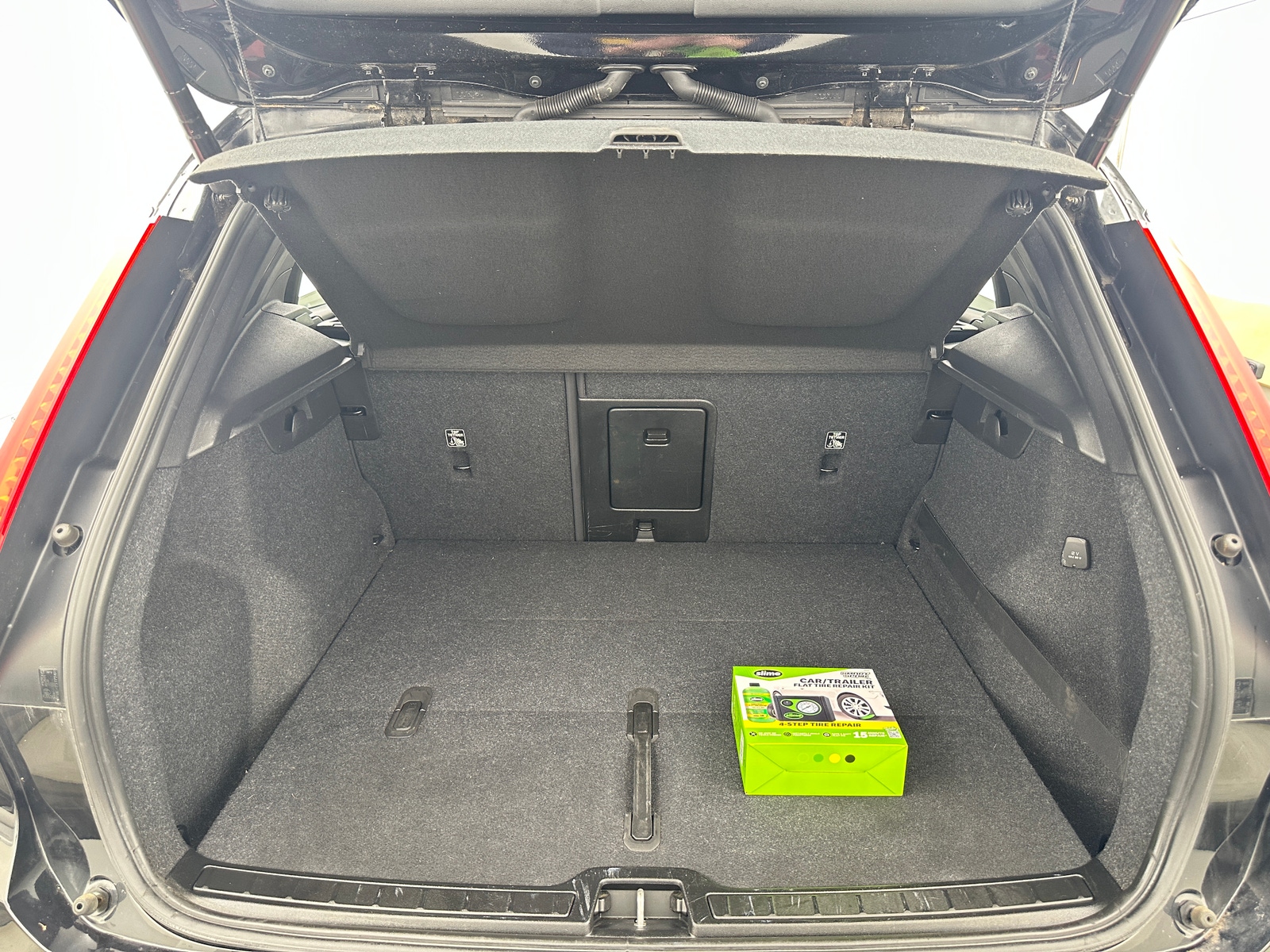 Thumbnail: 2021 Volvo XC40 - 6