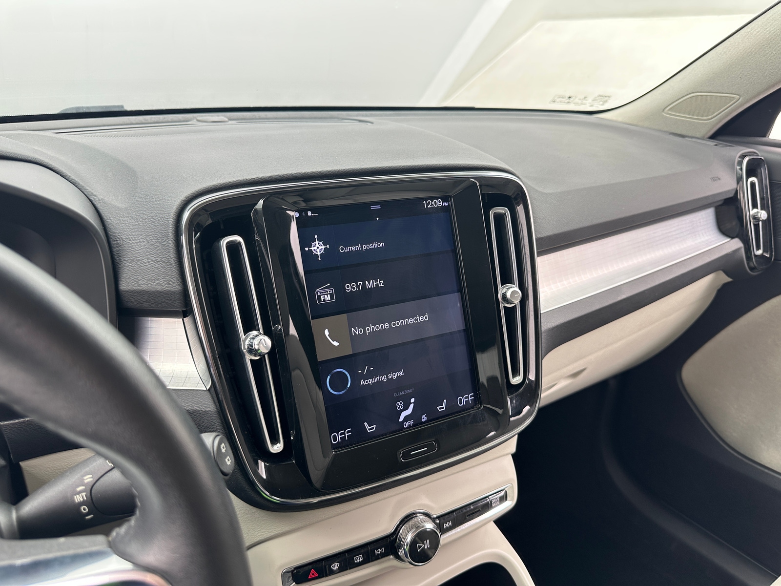 Thumbnail: 2021 Volvo XC40 - 3