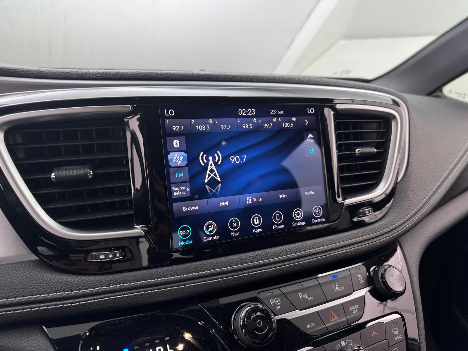 Thumbnail: 2020 Chrysler Pacifica - 3