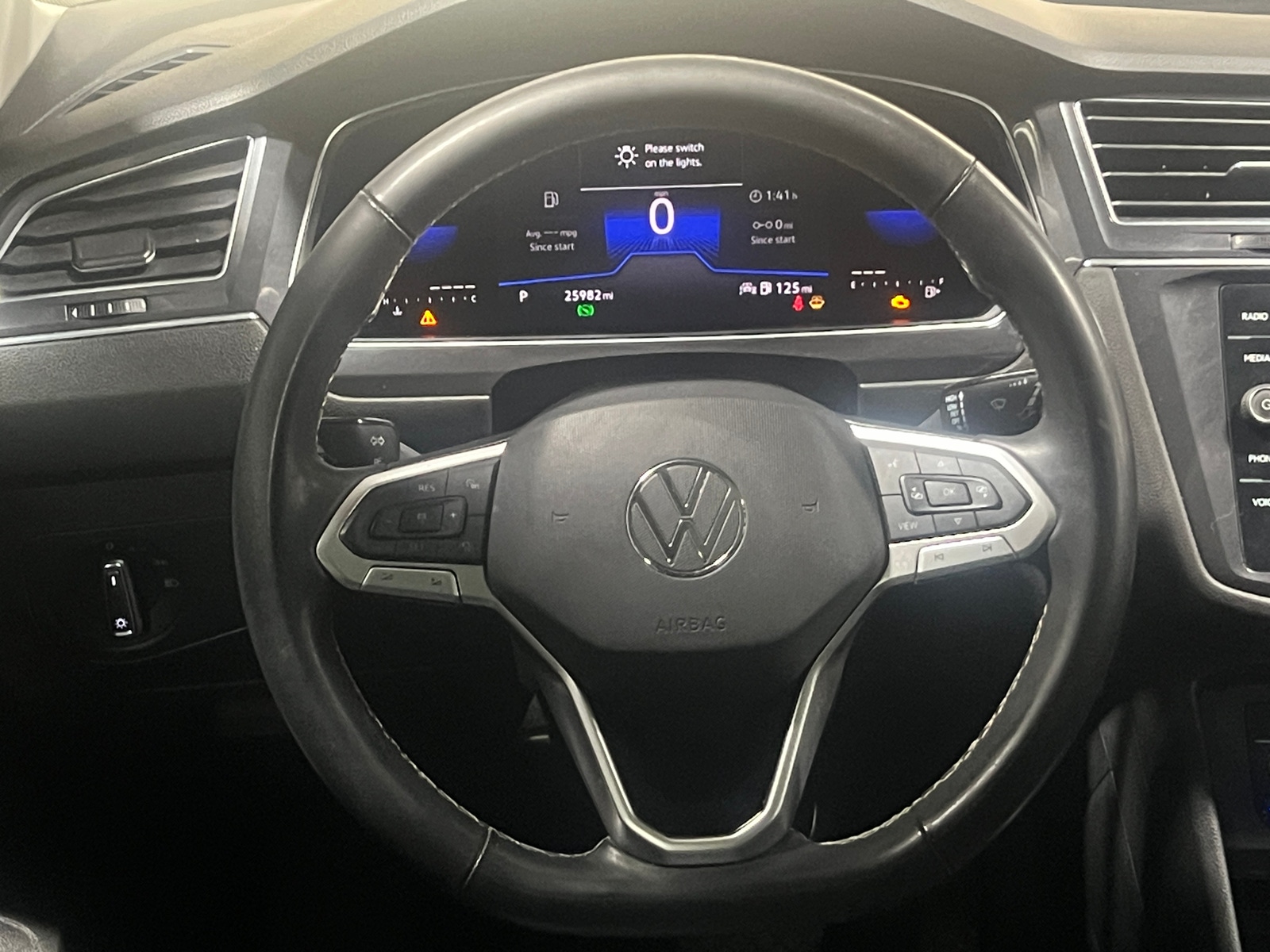 Thumbnail: 2022 Volkswagen Tiguan - 4