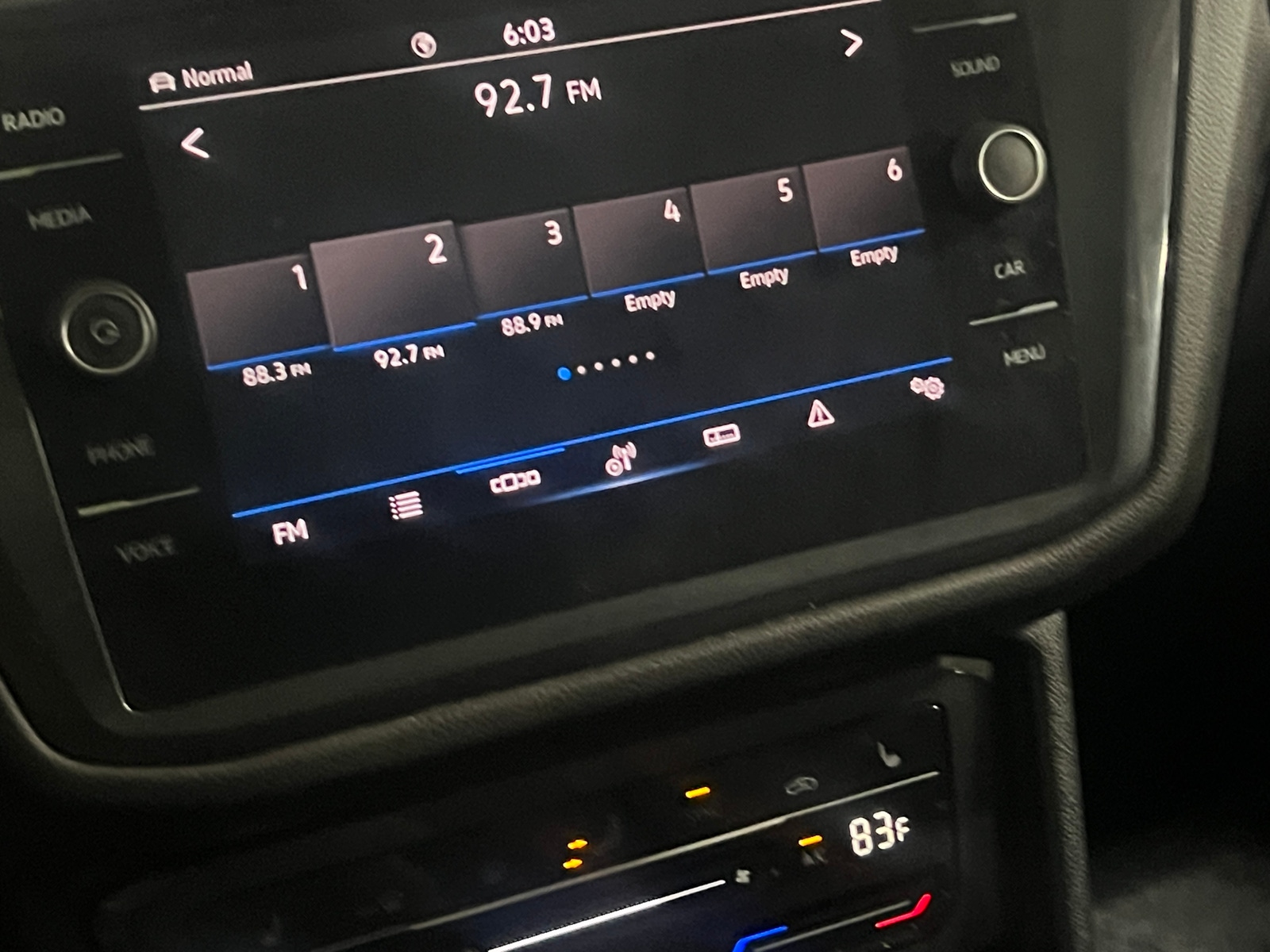 Thumbnail: 2022 Volkswagen Tiguan - 3