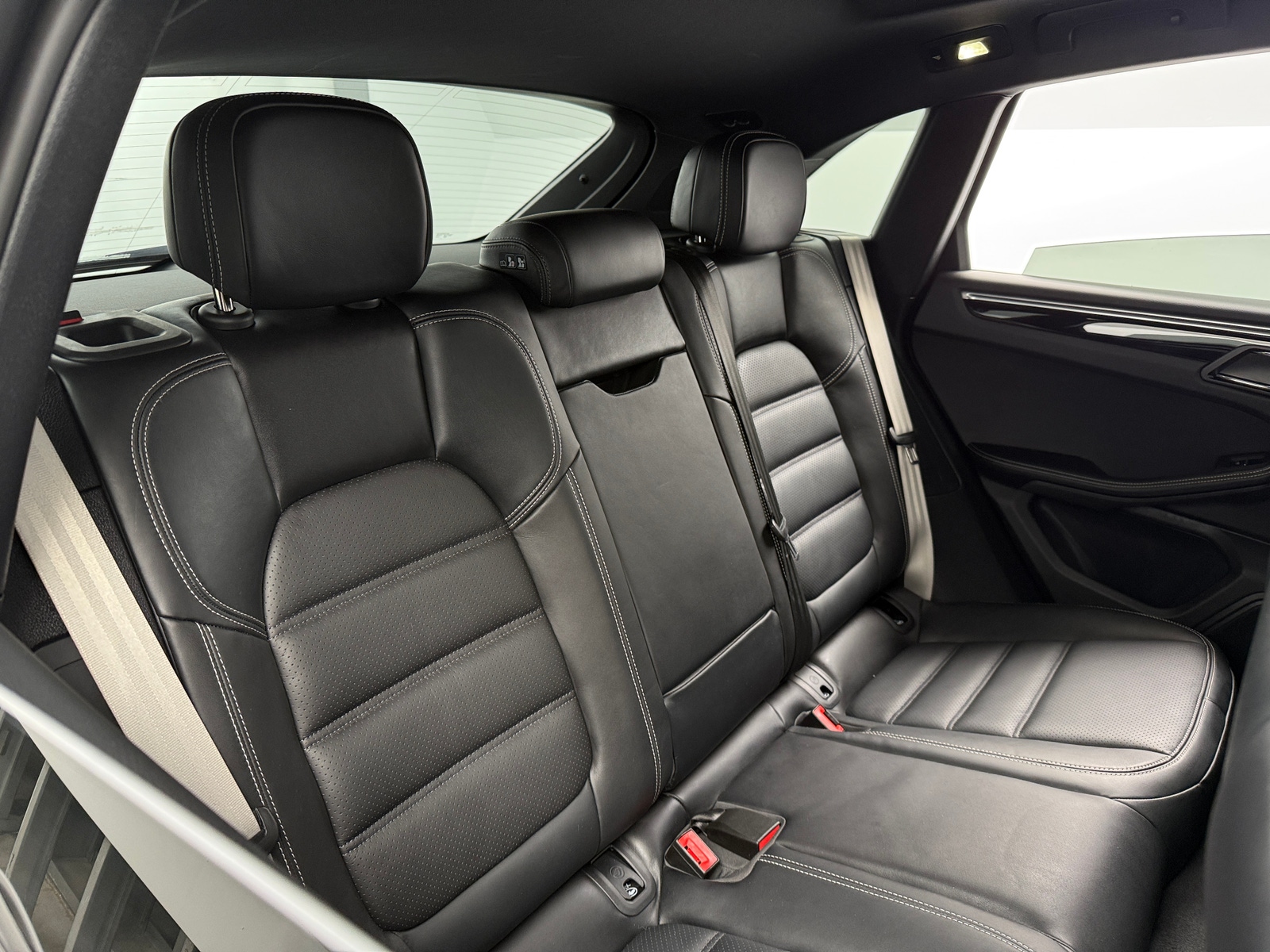 Thumbnail: 2023 Porsche Macan - 5