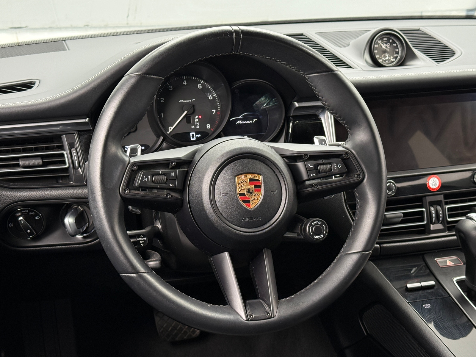 Thumbnail: 2023 Porsche Macan - 4