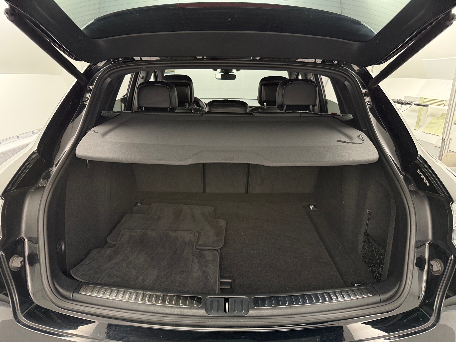 Thumbnail: 2023 Porsche Macan - 6