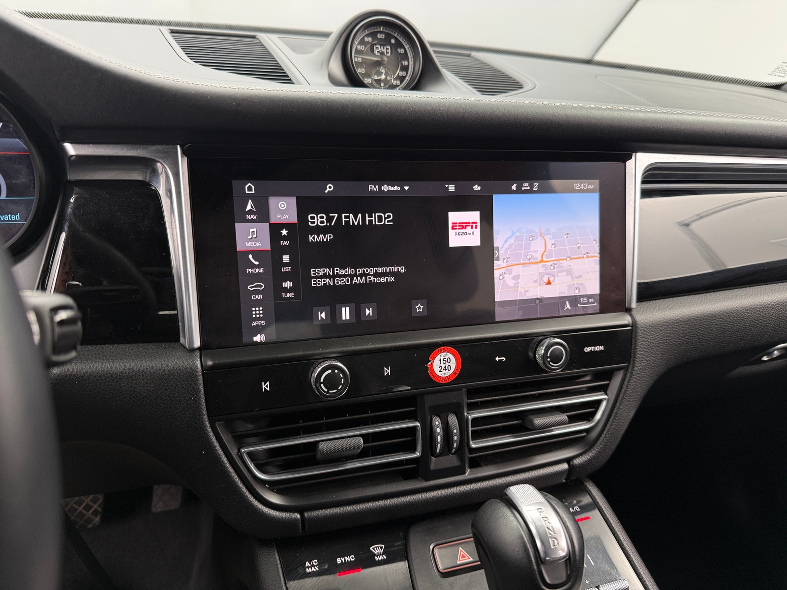 Thumbnail: 2023 Porsche Macan - 3