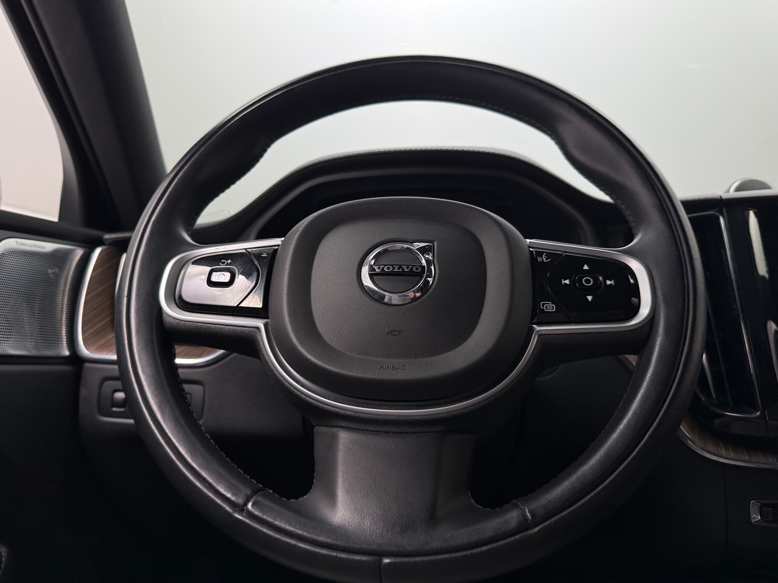 Thumbnail: 2022 Volvo XC60 - 4