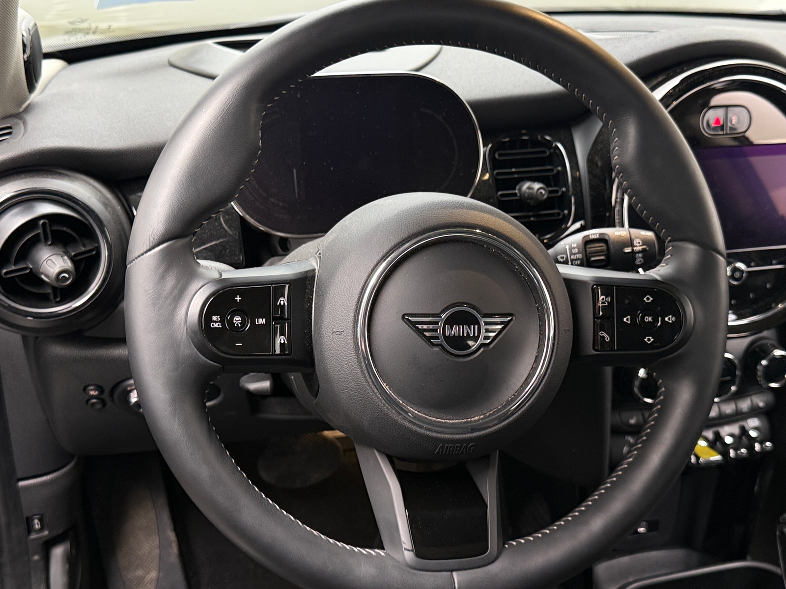 Thumbnail: 2024 MINI Cooper Hardtop - 4