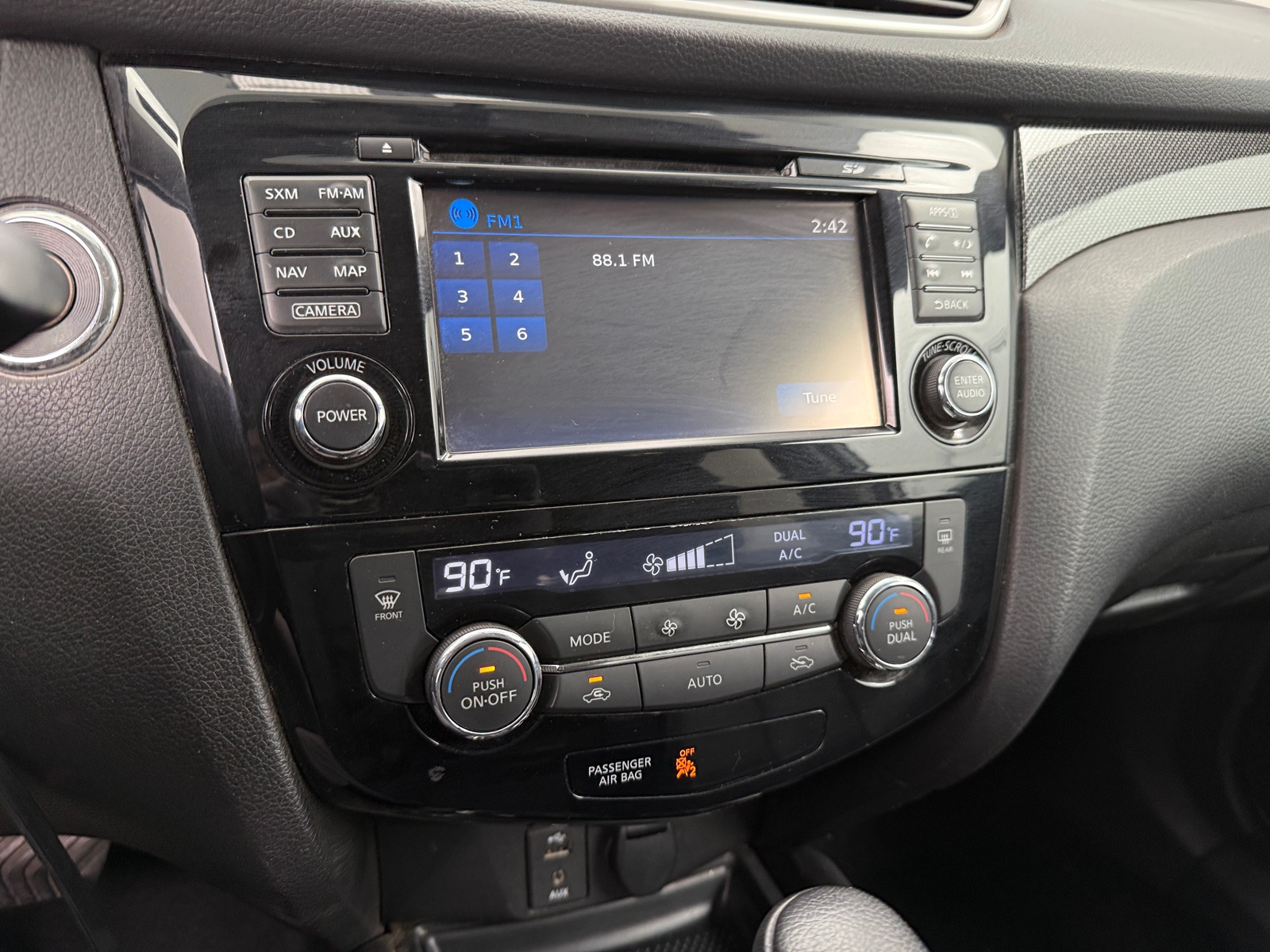 Thumbnail: 2016 Nissan Rogue - 3