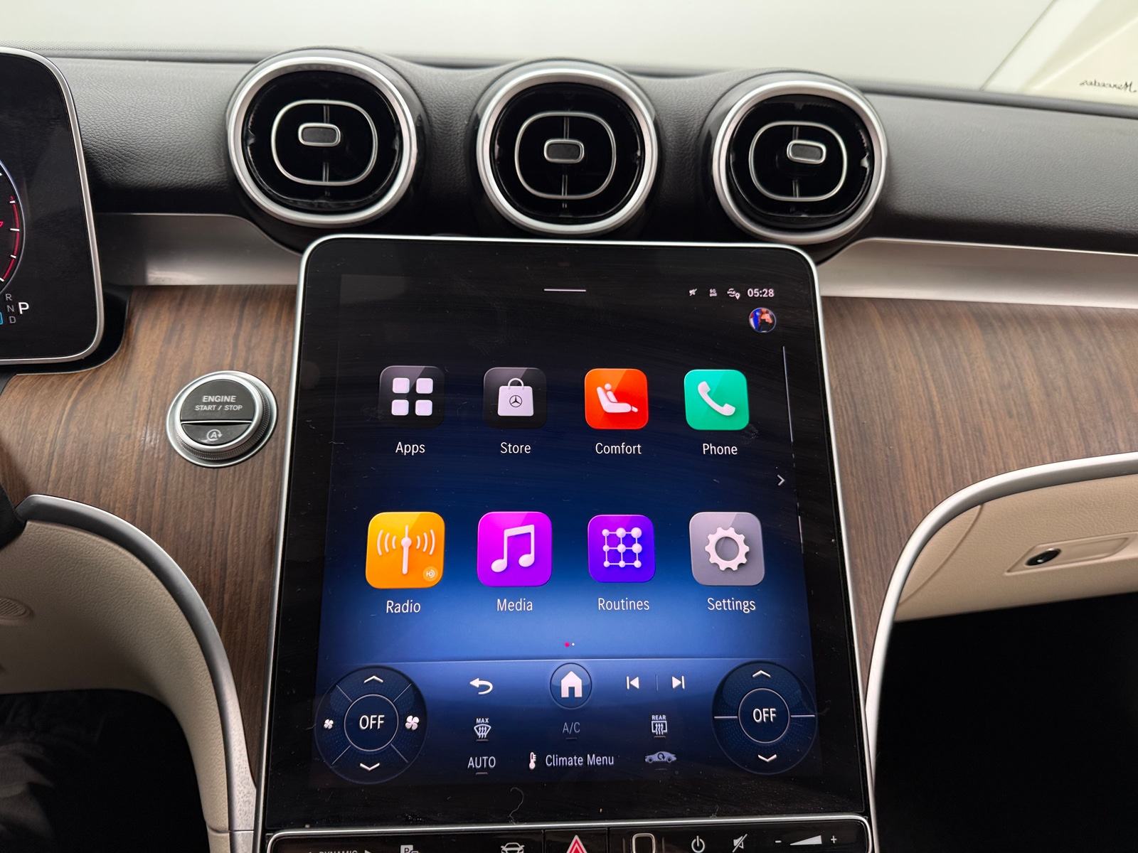 Thumbnail: 2025 Mercedes-Benz C-Class - 3