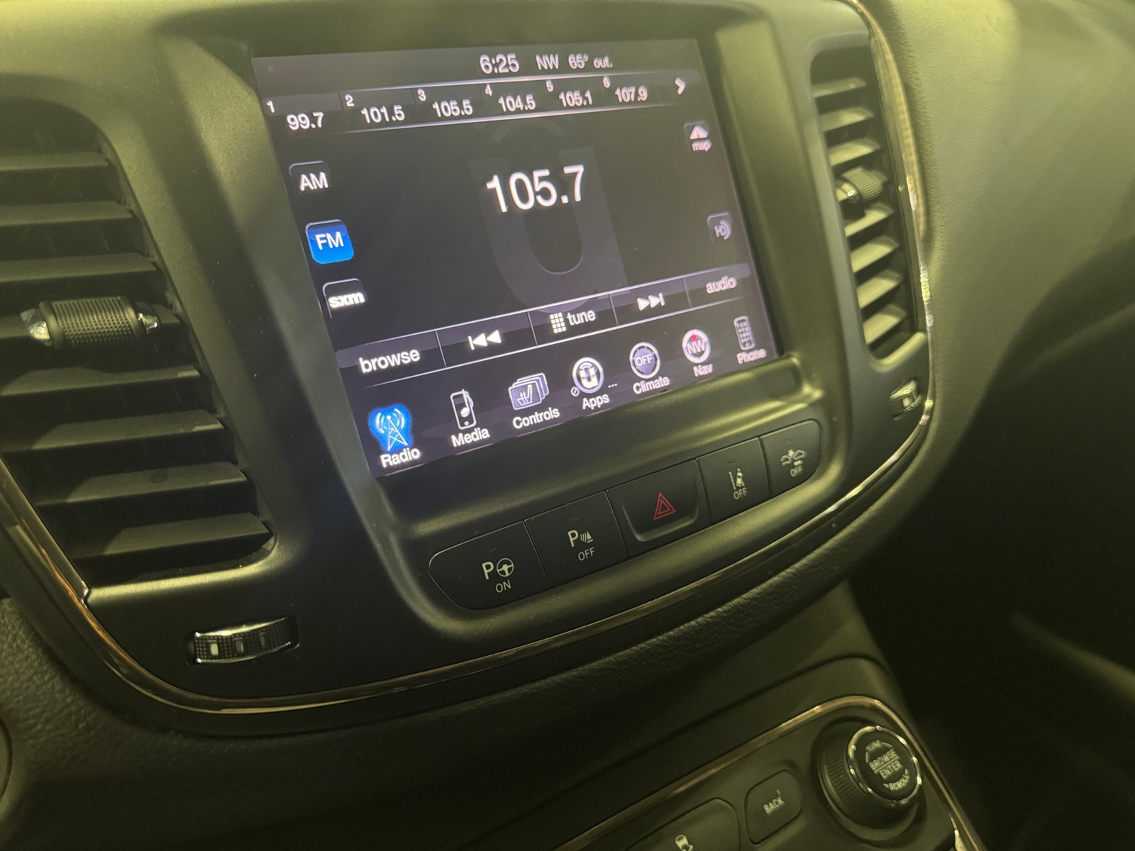 Thumbnail: 2015 Chrysler 200 - 3