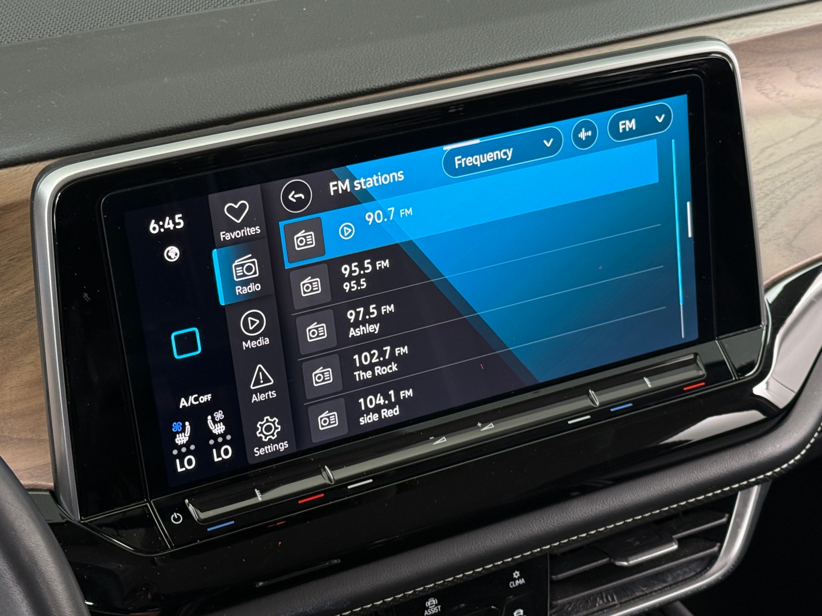 Thumbnail: 2024 Volkswagen Atlas - 3