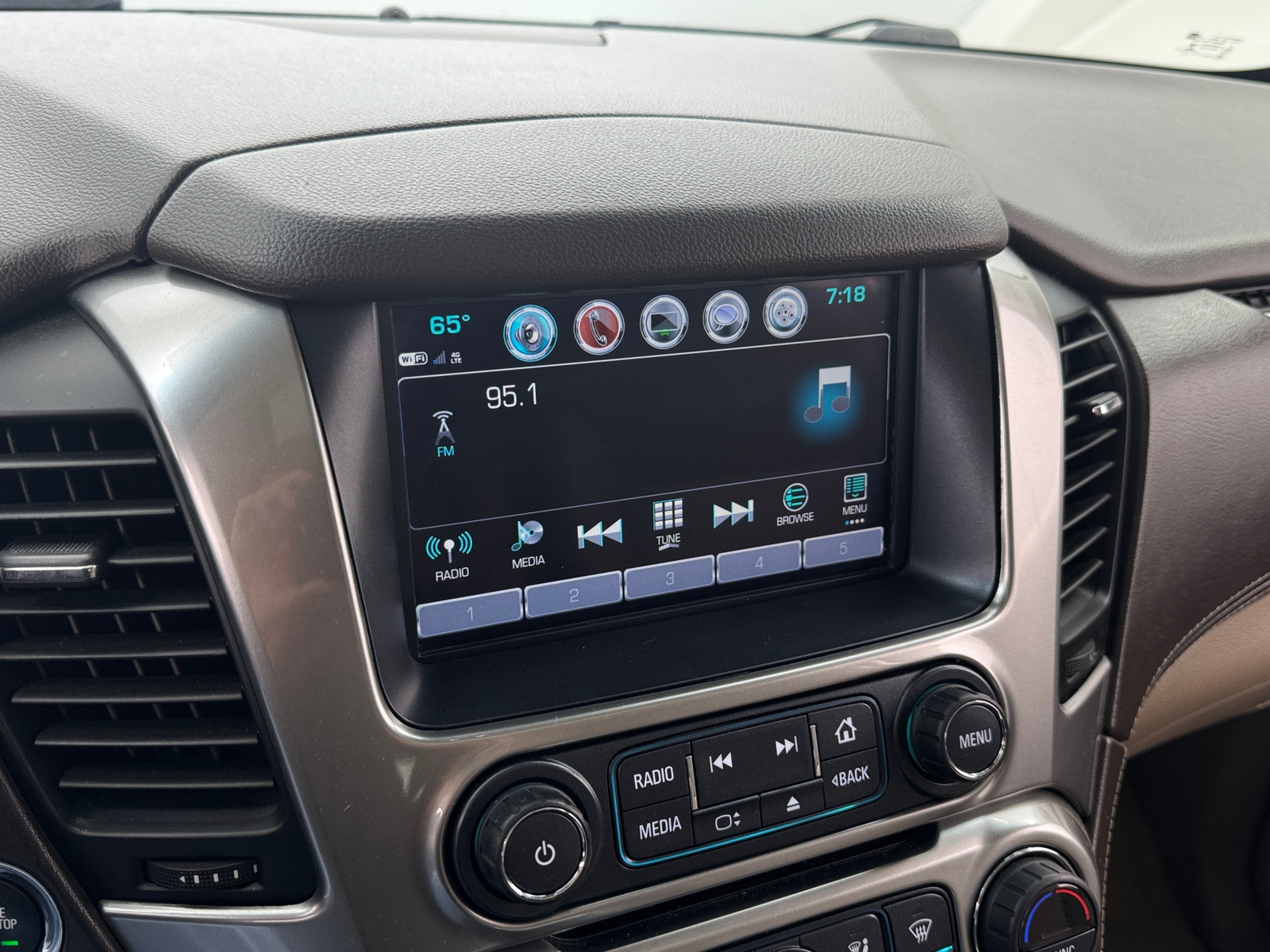 Thumbnail: 2018 Chevrolet Tahoe - 3