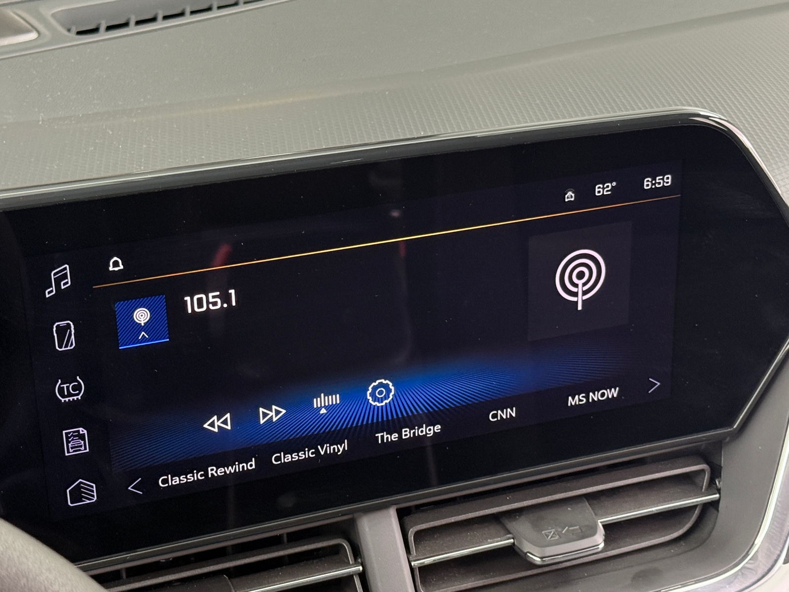 Thumbnail: 2025 Chevrolet Trax - 4