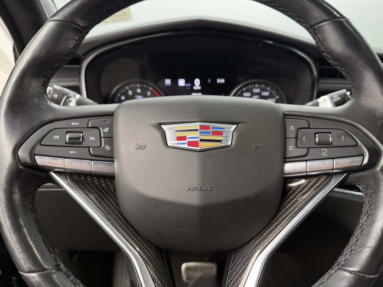 Thumbnail: 2022 Cadillac XT6 - 4