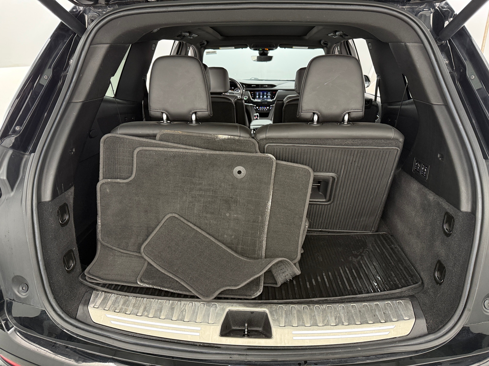 Thumbnail: 2022 Cadillac XT6 - 6