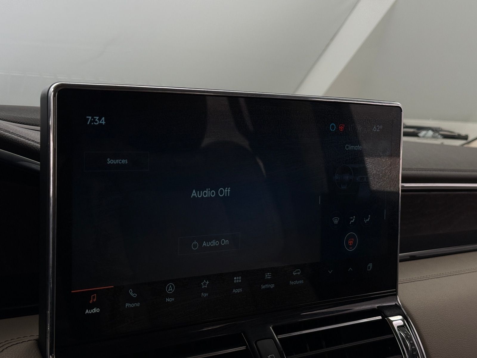 Thumbnail: 2022 Lincoln Navigator - 3