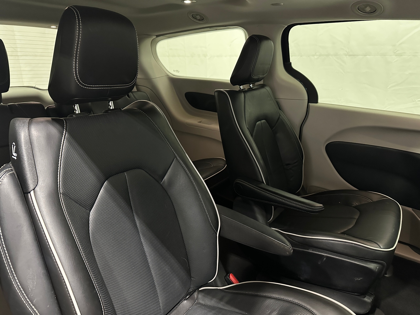 Thumbnail: 2023 Chrysler Pacifica - 5