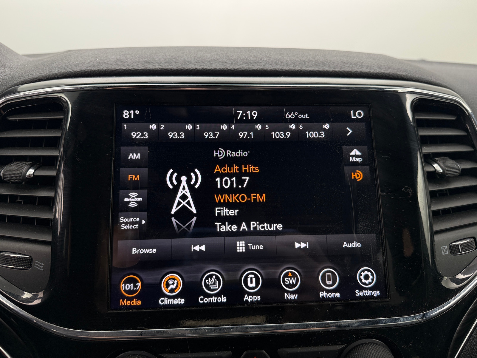 Thumbnail: 2019 Jeep Grand Cherokee - 3