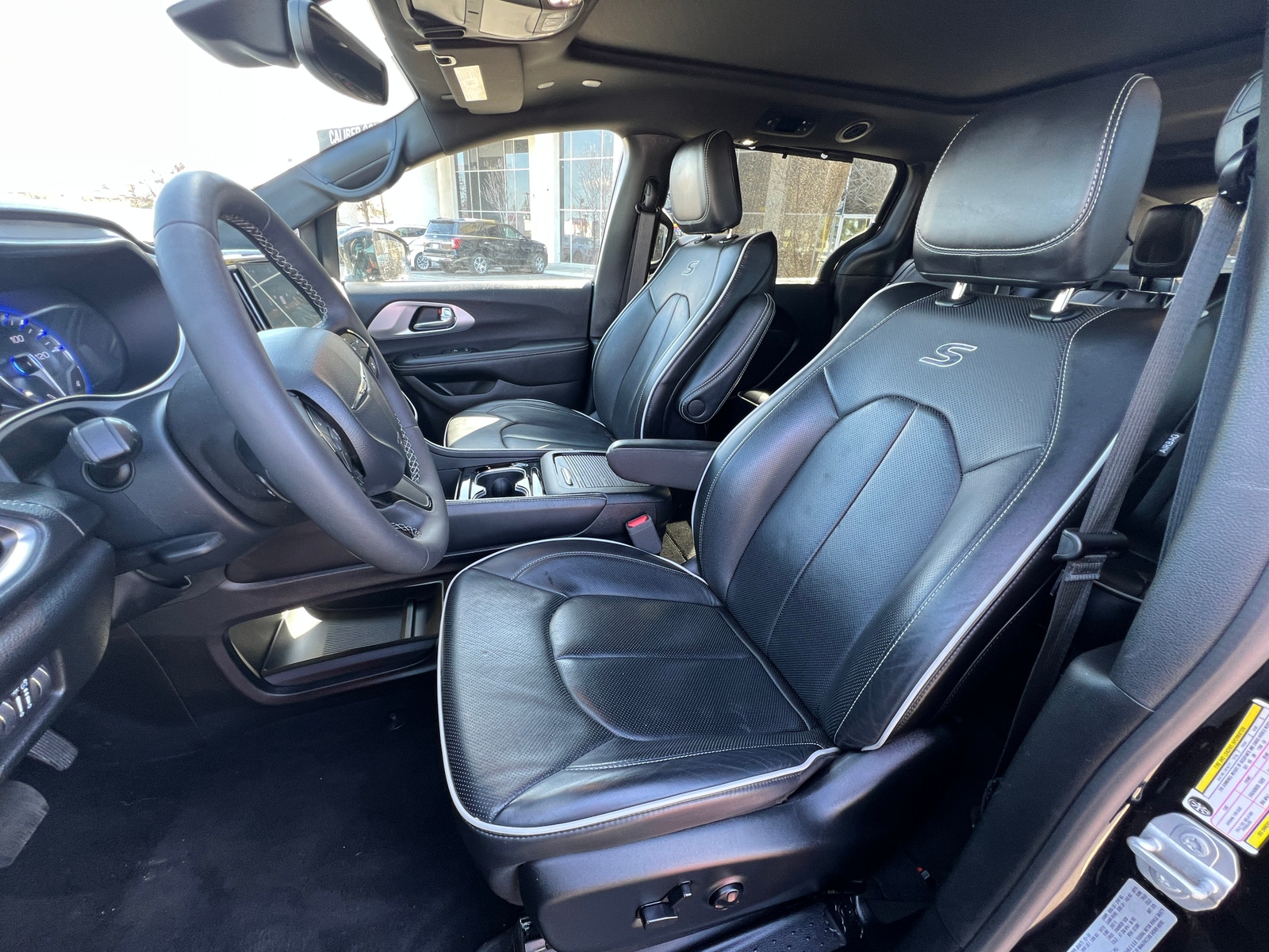 Thumbnail: 2025 Chrysler Pacifica - 2