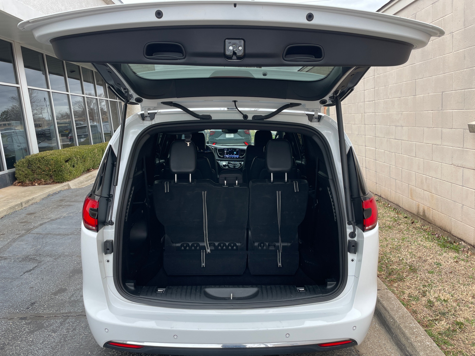 Thumbnail: 2025 Chrysler Pacifica - 6