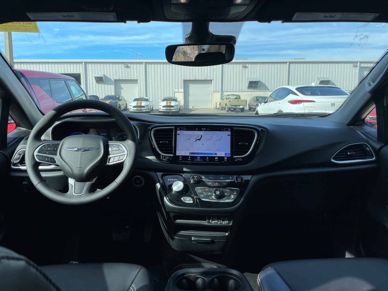 Thumbnail: 2025 Chrysler Pacifica - 3