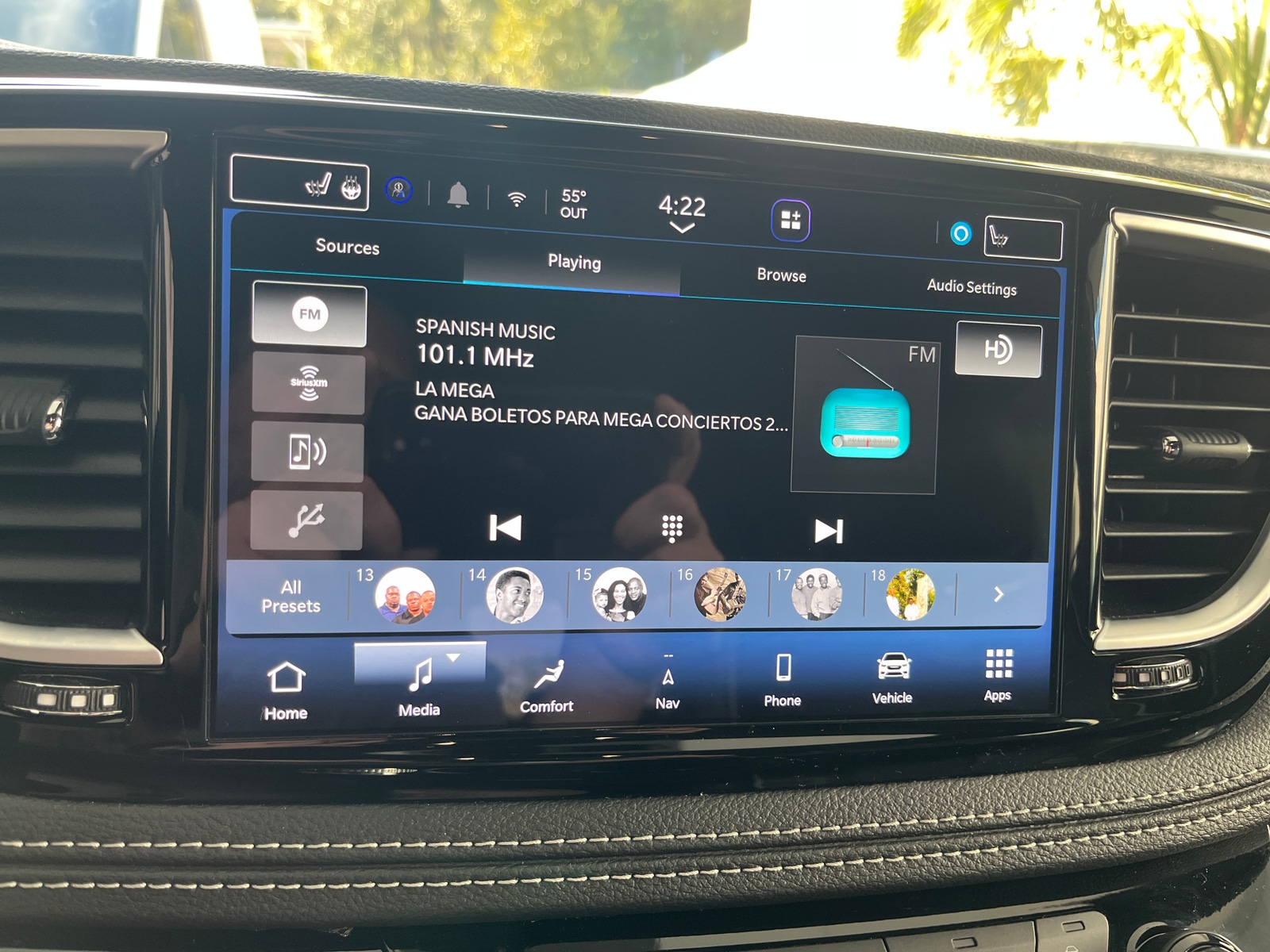 Thumbnail: 2025 Chrysler Pacifica - 4