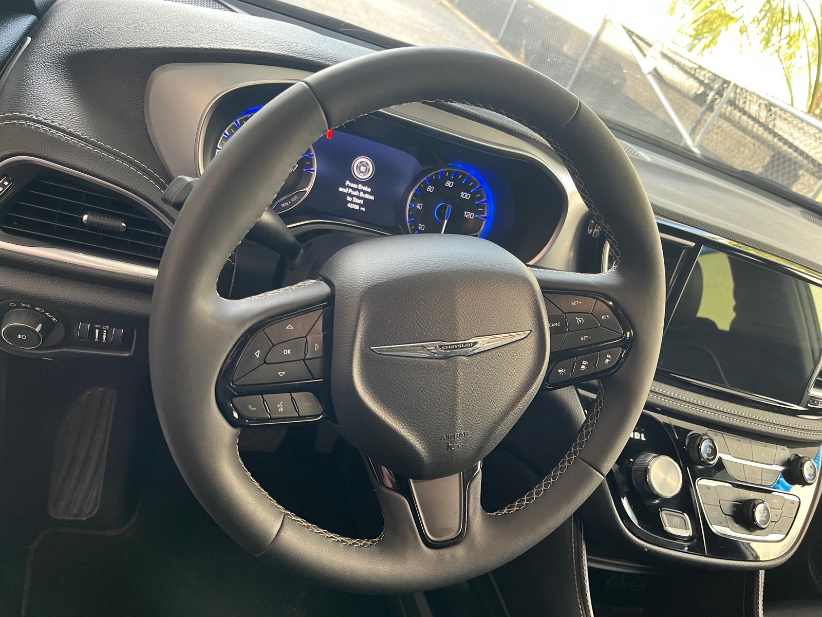 Thumbnail: 2025 Chrysler Pacifica - 5