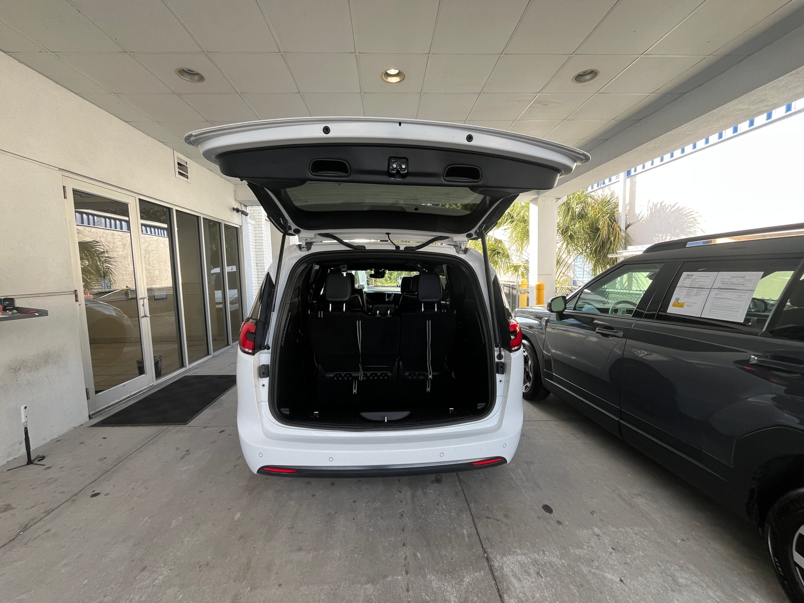 Thumbnail: 2025 Chrysler Pacifica - 7