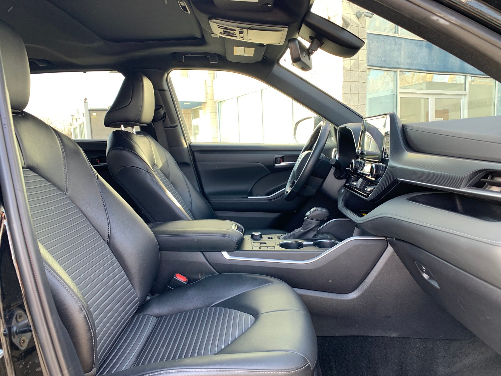 Thumbnail: 2025 Toyota Highlander - 2