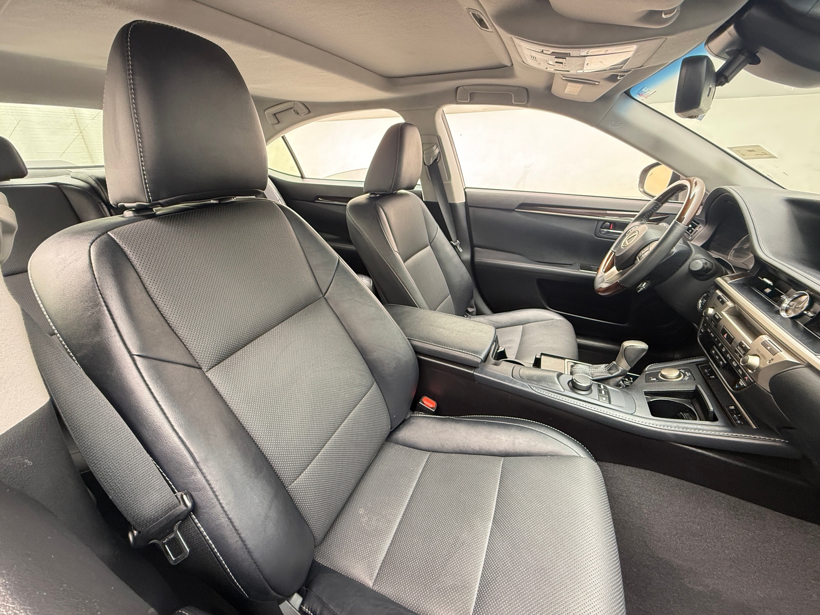 Thumbnail: 2018 Lexus ES - 2