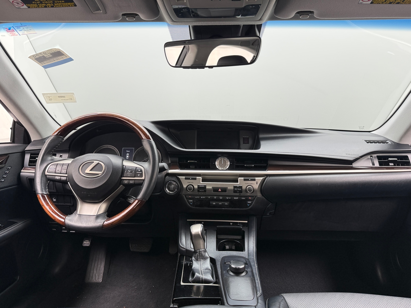 Thumbnail: 2018 Lexus ES - 3