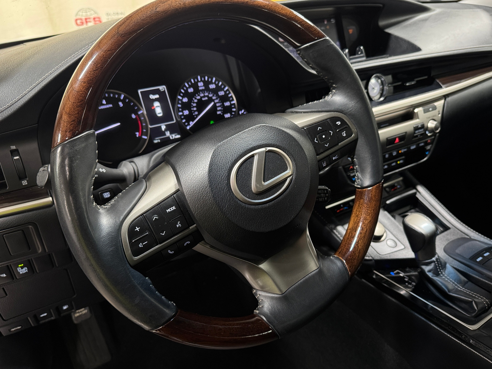 Thumbnail: 2018 Lexus ES - 5