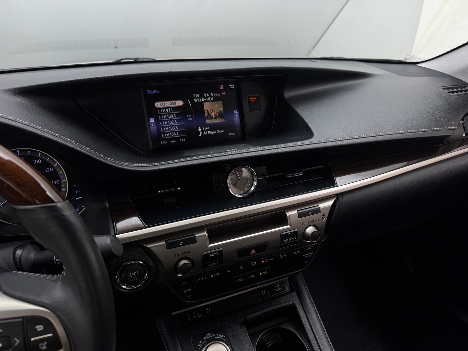 Thumbnail: 2018 Lexus ES - 4