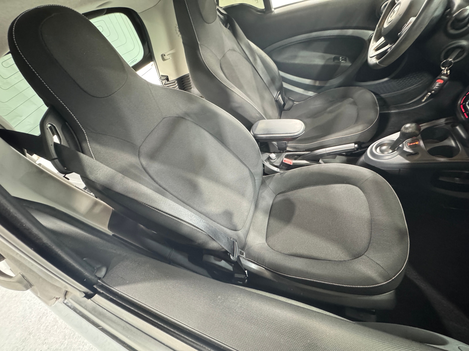 Thumbnail: 2017 smart fortwo - 2