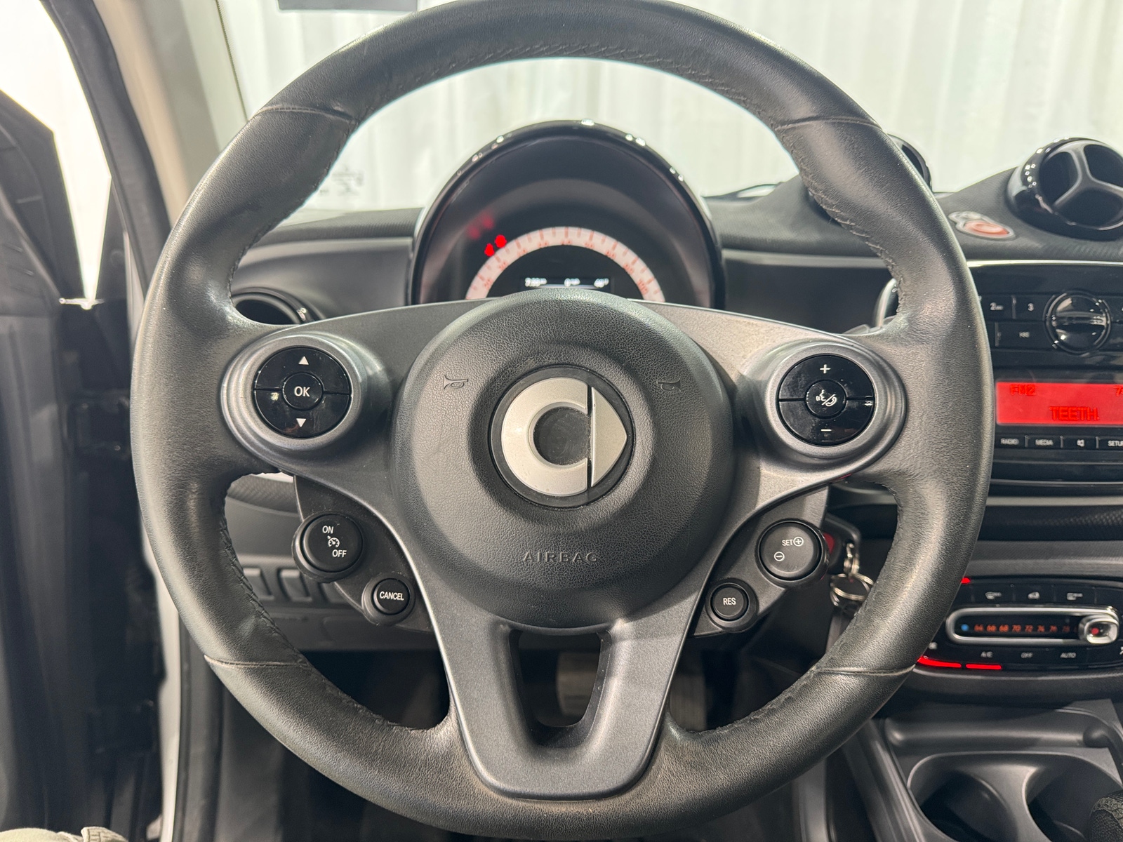 Thumbnail: 2017 smart fortwo - 5
