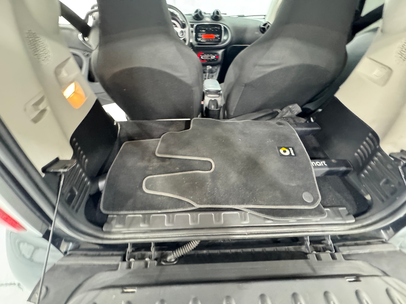 Thumbnail: 2017 smart fortwo - 6