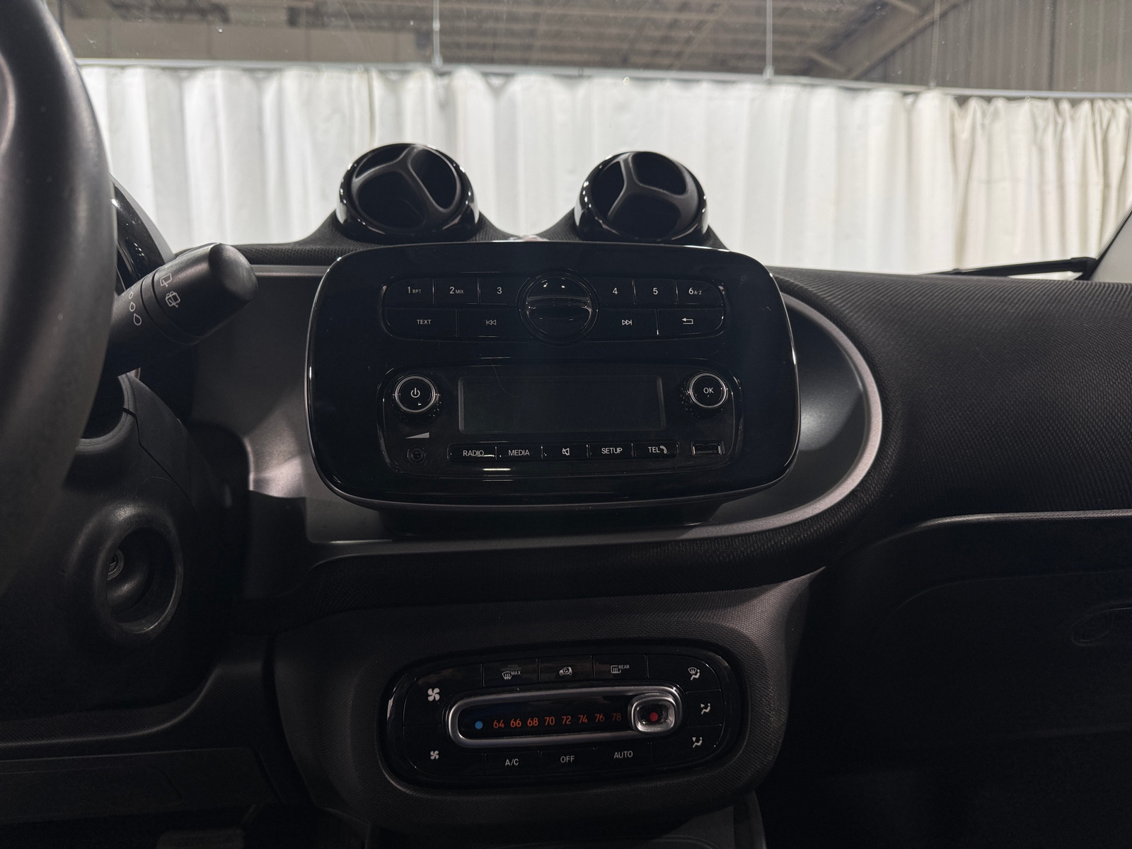 Thumbnail: 2017 smart fortwo - 4