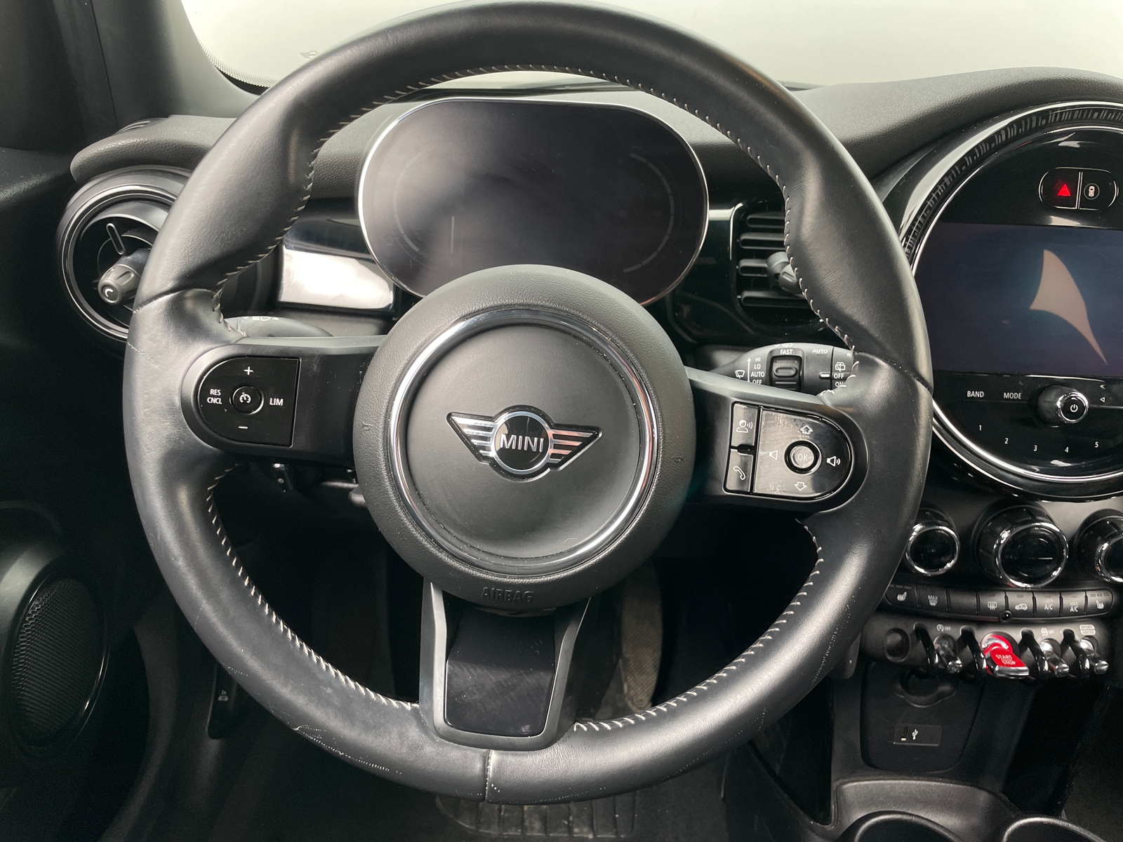 Thumbnail: 2022 MINI Cooper Hardtop - 4