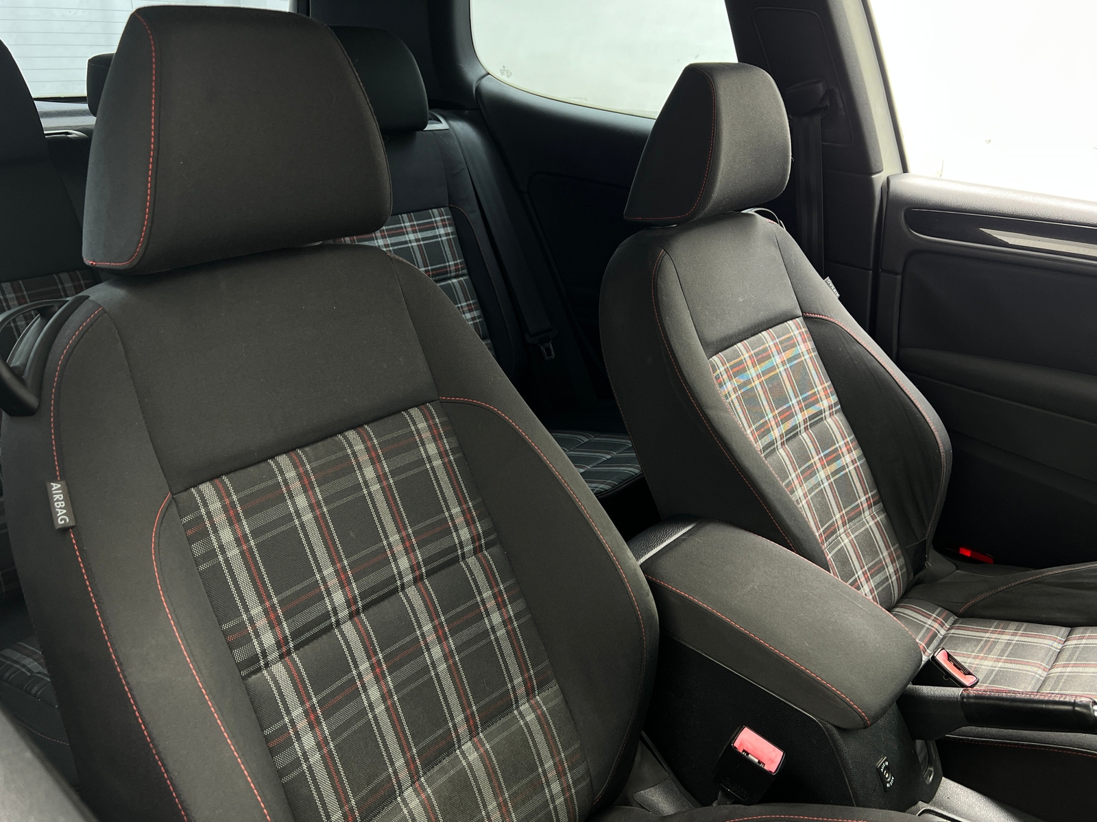 Thumbnail: 2013 Volkswagen Golf - 2