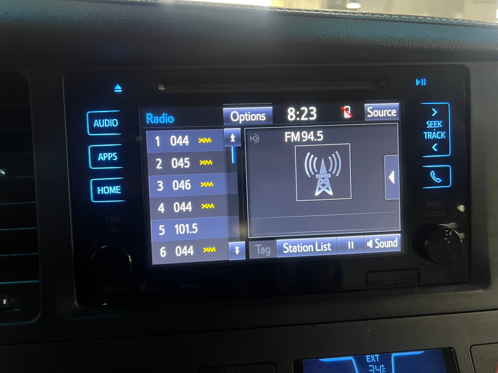 Thumbnail: 2017 Toyota Sienna - 3