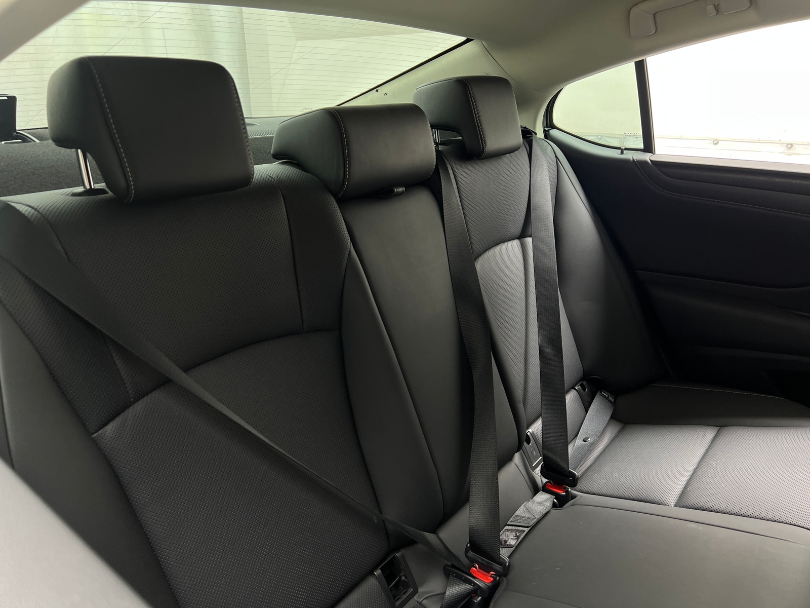 Thumbnail: 2022 Lexus ES - 5