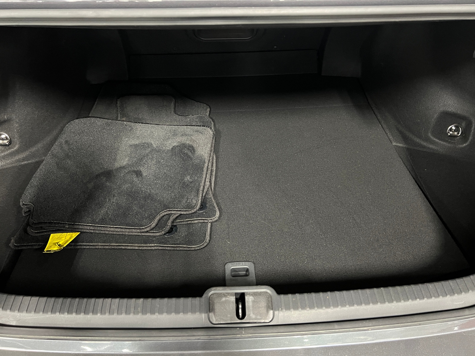 Thumbnail: 2022 Lexus ES - 6