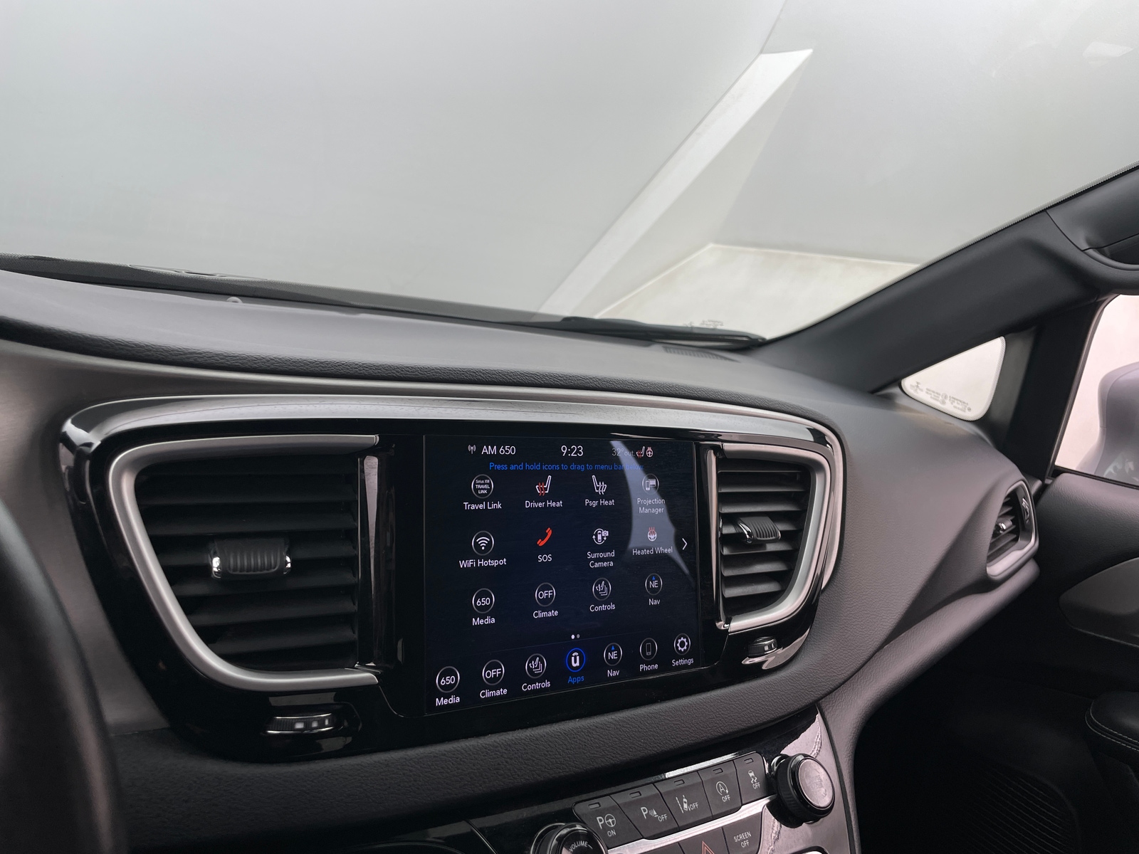 Thumbnail: 2020 Chrysler Pacifica - 3