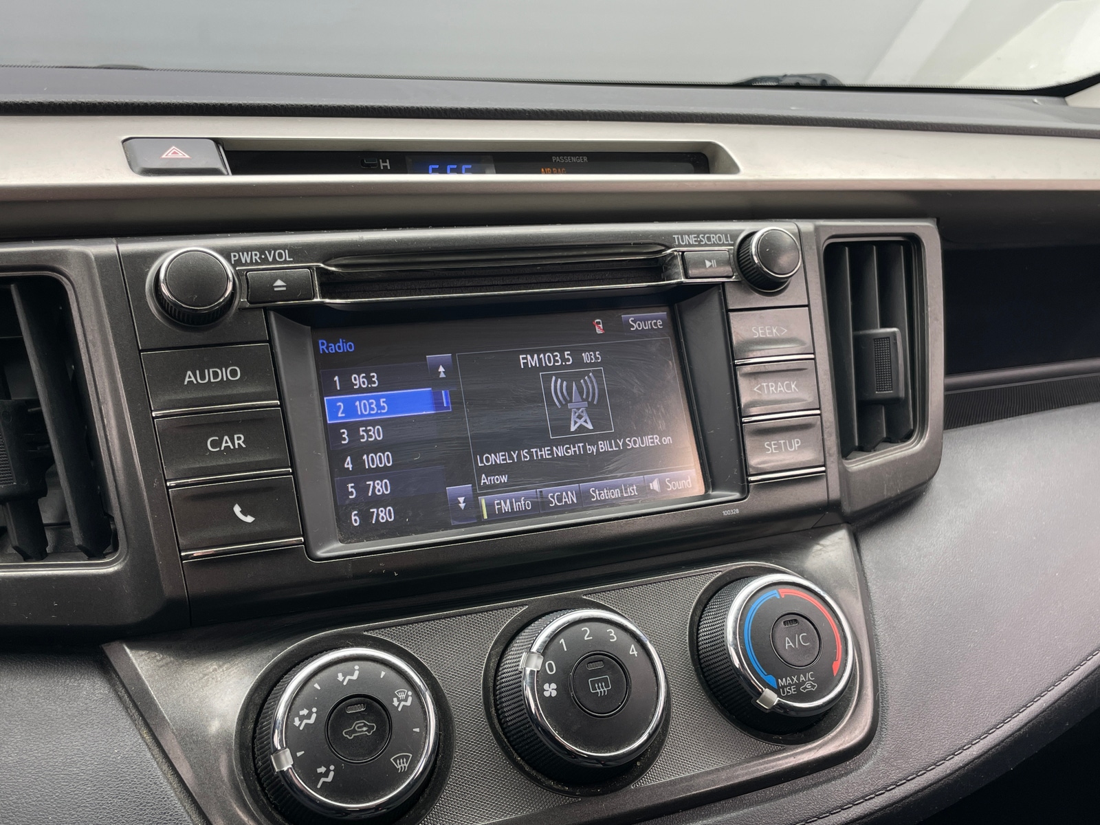 Thumbnail: 2014 Toyota RAV4 - 4