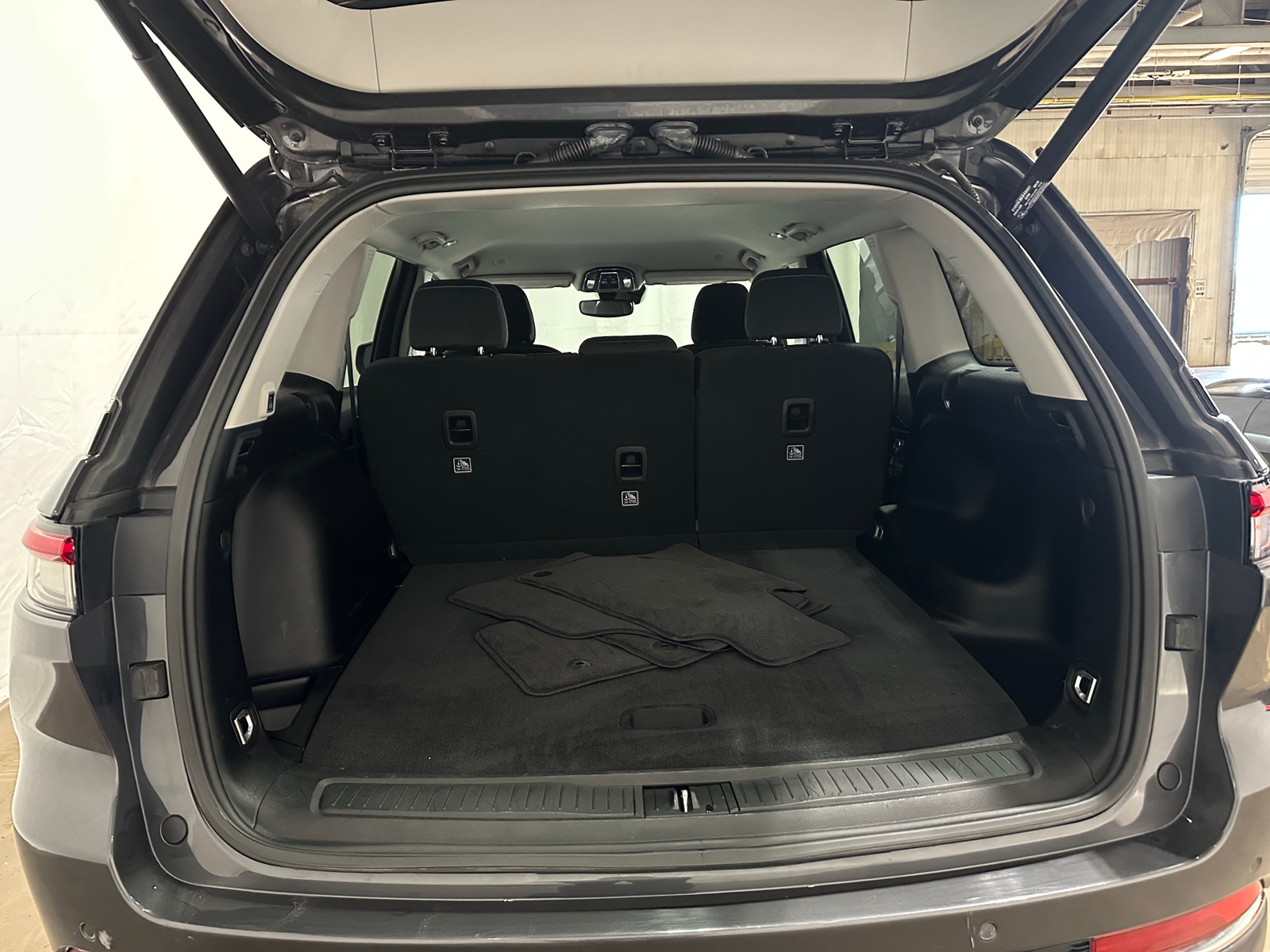 Thumbnail: 2022 Jeep Grand Cherokee - 7