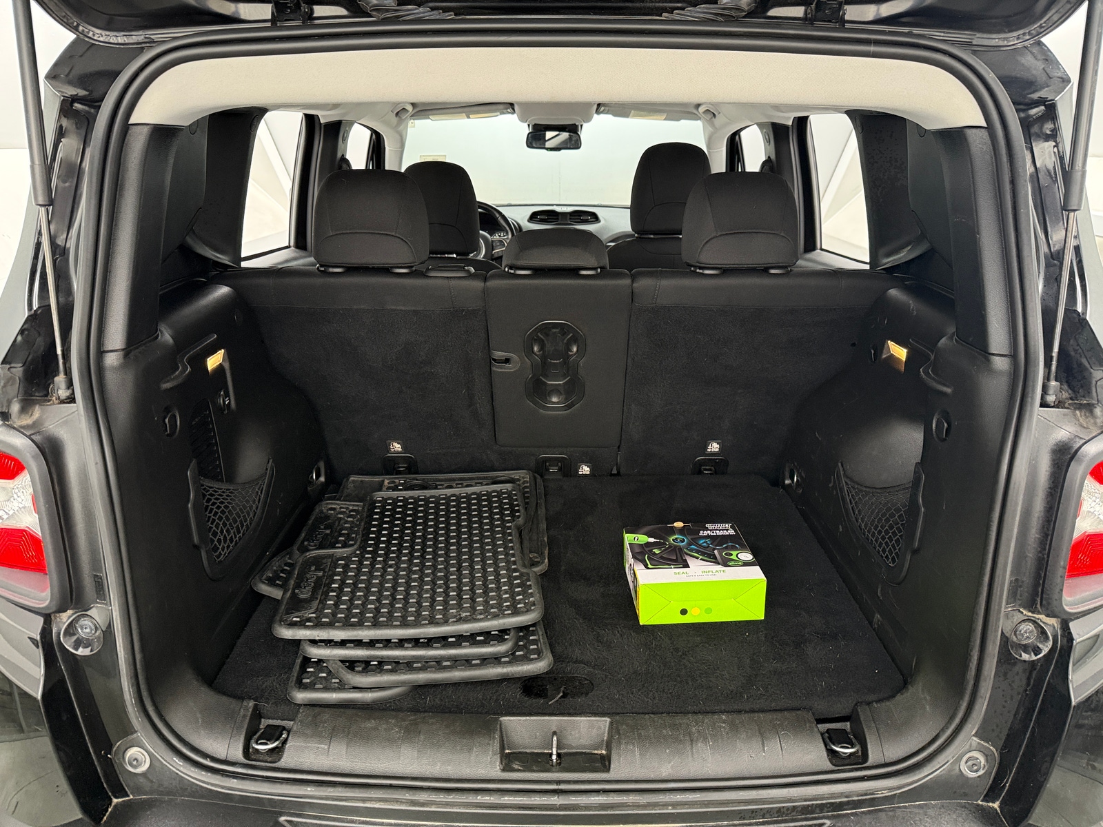 Thumbnail: 2017 Jeep Renegade - 7